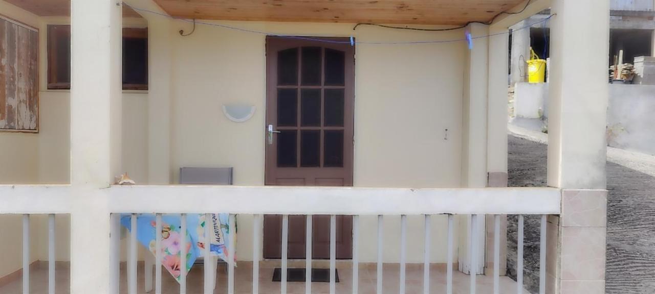 Appartement F2 familial - Vue imprenable sur la baie du Marin à Le Marin Extérieur photo