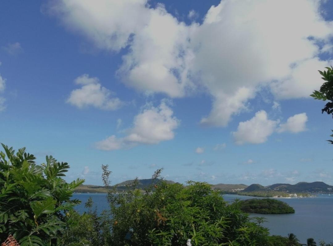 Appartement F2 familial - Vue imprenable sur la baie du Marin à Le Marin Extérieur photo